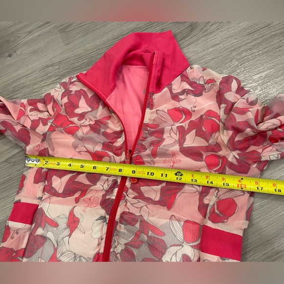 LULULEMON Pink & Floral Mesh Reversible Zip up Jacket. - Picture 8 of 10